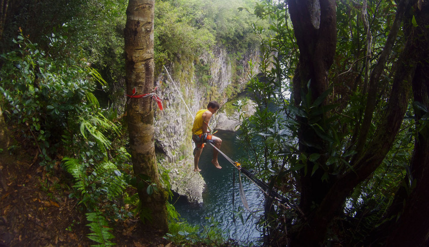 Un peu d’appréhension? Bah, ton ami a fait un saut depuis le point de vue, c'est pas si haut finalement!
