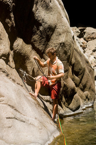 Profitez du soleil comme un lézard avant la douche froide...