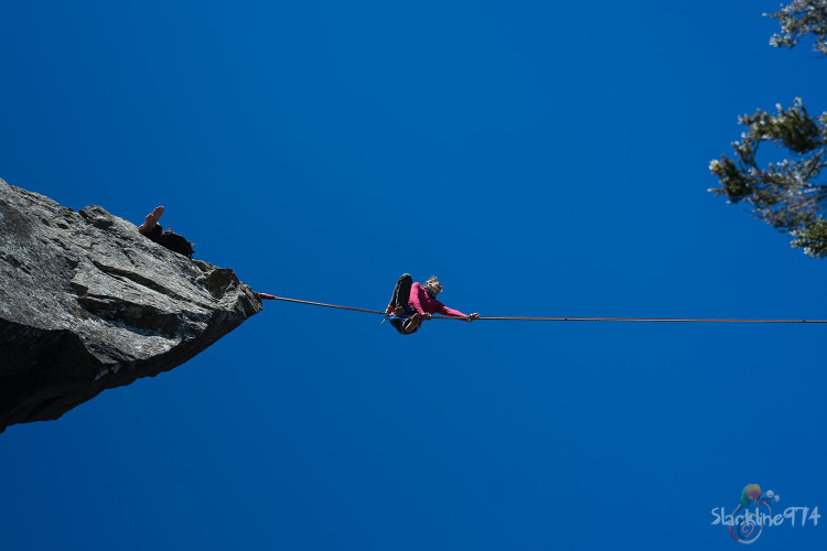 La petite à côté ressemble à une miniature!