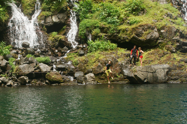 Il faut tout de même s’éloigner pour éviter les rochers.
Backup sur les broches.