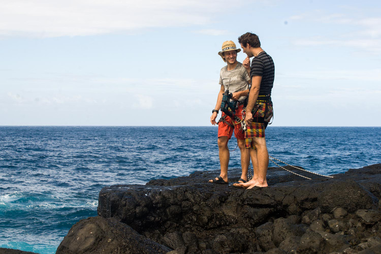 J'adore!
- Dis, t'es géologue, viens percer pour me donner ton avis, c'est pourri partout!!
- Ok, Dzzzzzzzzzzzzzzzzzz... Hum, ton perfo perce toujours aussi bien ou c'est la roche??
- Heuuu.