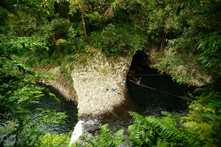 La grande particularité de ce point d'eau est vraiment sa cascade de 18m quelques mètres plus loin! C'est unique!